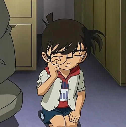 Meme hài Conan Edogawa ngồi bệt khóc, không khí phá án căng mà buồn cười.