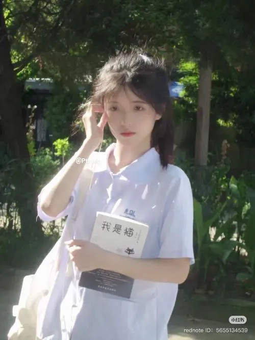 Vẻ tự nhiên làm nổi biểu cảm gương mặt học đường