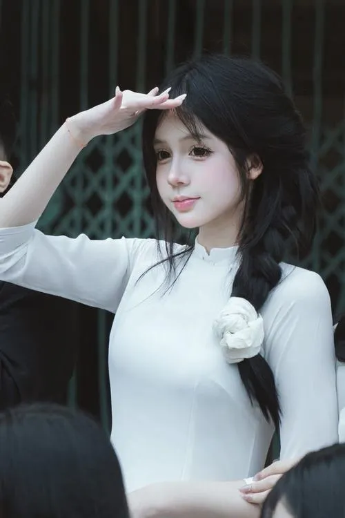 Ánh mắt e ấp của gái xinh k7 dịu nhẹ