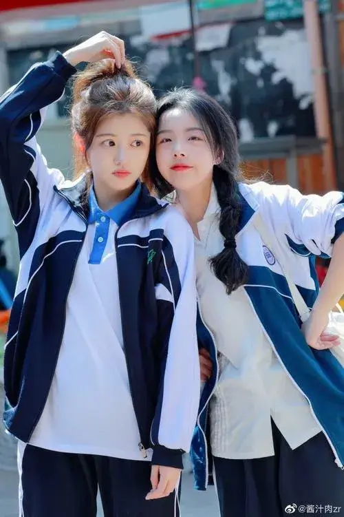 Biểu cảm nhẹ giúp ảnh gái xinh 2011 thêm dễ gần