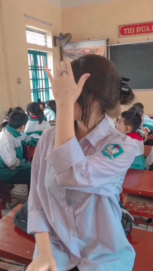 Gái đẹp 2011 che mặt phong cách học đường