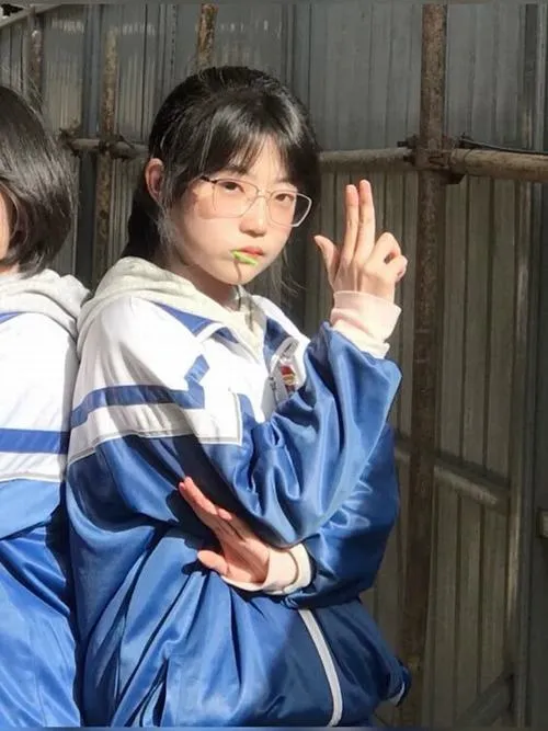 Sự nhẹ nhàng giúp nữ dễ thương ghi dấu cảm xúc sâu