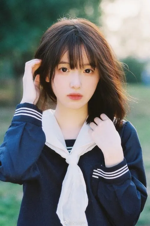 Khuôn mặt gồm mắt mũi môi tạo nên nét đẹp tự nhiên