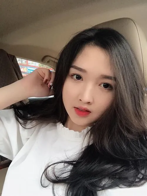 Thần thái thể hiện qua biểu cảm khiến gái xinh cuốn hút