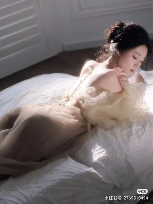 Hình ảnh gợi cảm nghệ thuật kể chuyện qua bàn tay và chất da