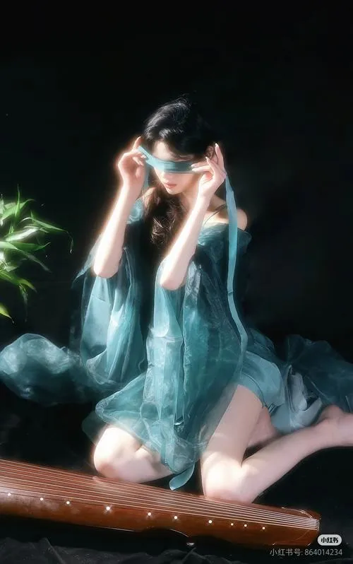 Khi ảnh gợi cảm nghệ thuật chạm tới cảm xúc thay vì bản năng