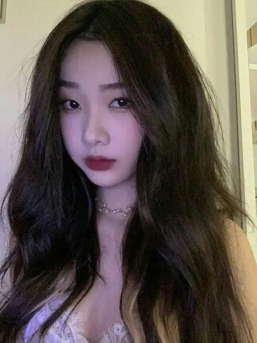 Khoảnh khắc thần thái tự nhiên tạo nét cuốn hút