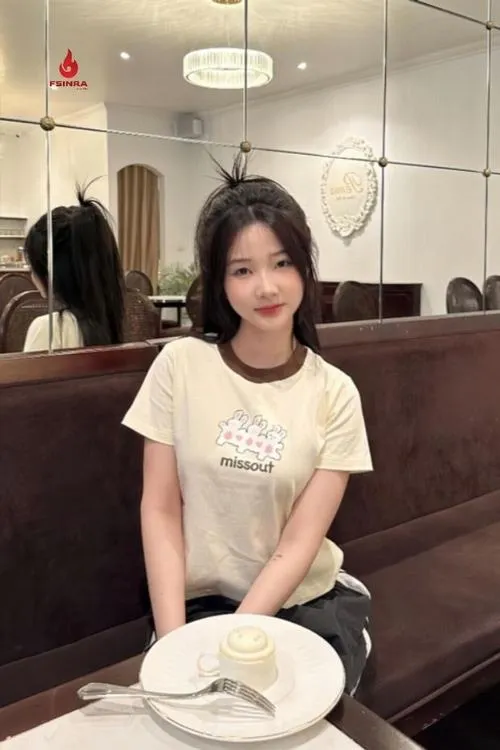 Khoảnh khắc tương tác giữa fan và idol mạng đầy cảm xúc