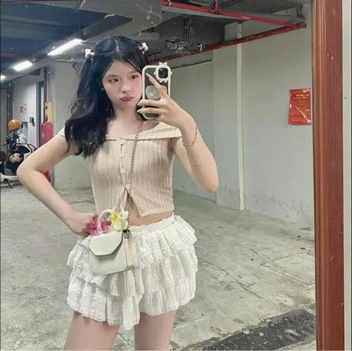 Nét khuôn mặt và nụ cười tạo cảm xúc tự nhiên