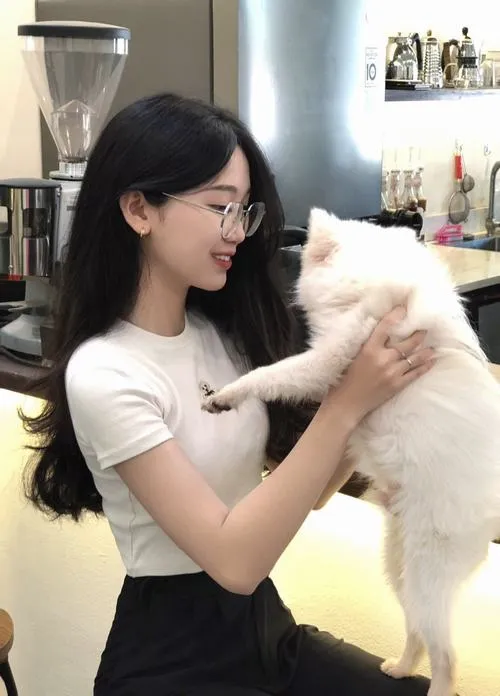 Bộ ảnh đời thường mang vibe gần gũi của TikToker nữ