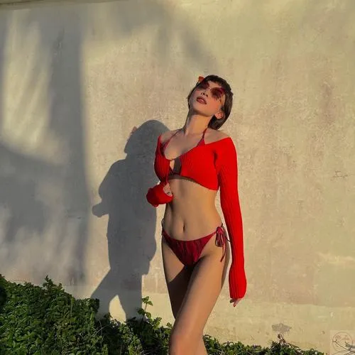 Ảnh nghệ thuật khắc họa phong cách gợi cảm của Tóc Tiên