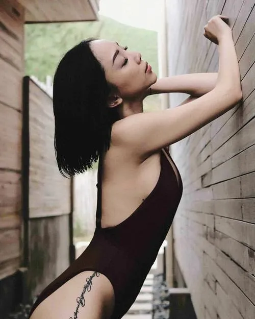 Phong cách táo bạo làm nổi body săn chắc Tóc Tiên