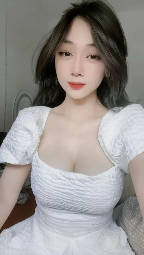 Influencer đời đầu xây dựng hình ảnh cá tính giữa dư luận mạng