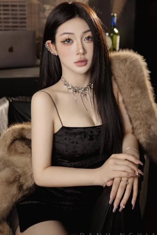 Nhan sắc Trần Hà Linh trong mắt cộng đồng mạng có thật sự hoàn hảo