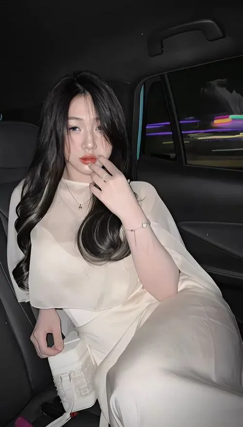 Cô gái được chú ý với giọng nói dễ nghe và xinh xắn