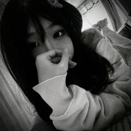 Ảnh profile buồn chất cho nữ thích cảm giác im lặng và xa cách