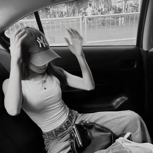 Hình avatar cute nữ lạnh nhưng có chiều sâu sợi tóc rũ