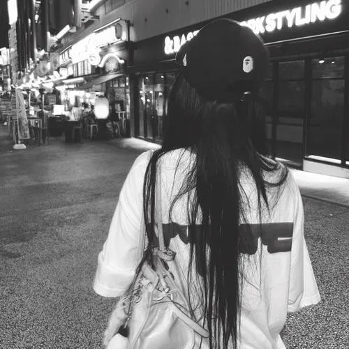 Ảnh avatar ngầu nữ lạnh biểu cảm trầm bóng đổ sâu