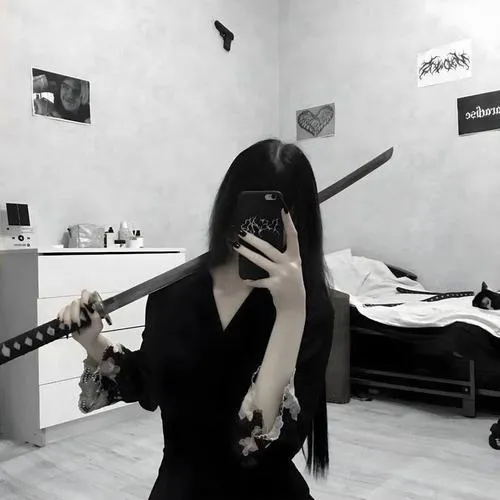 Hình profile nữ lặng thinh thần thái ngầu khí chất