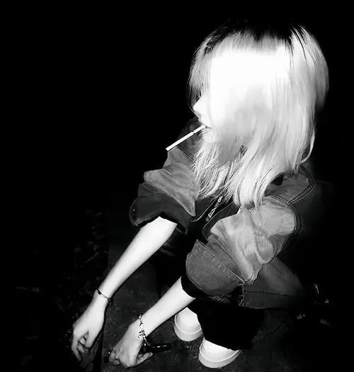 Phong cách Grunge nữ ngầu theo cách im lặng