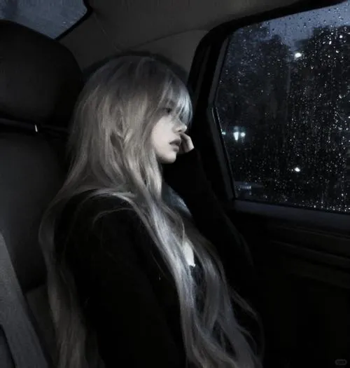 Avatar nữ buồn sâu ánh sáng làm nổi chiều sâu cảm xúc