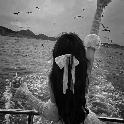 Avatar nữ buồn sâu nhưng vẫn toát lên thần thái rất riêng