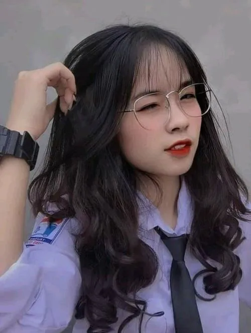 Hình đại diện cute ánh mắt trong veo kết hợp góc chụp tôn đường nét