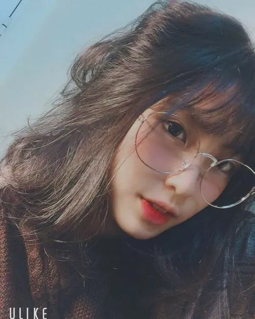 Avatar ảnh gái xinh ánh sáng dịu cho cảm giác dễ thương rất thật