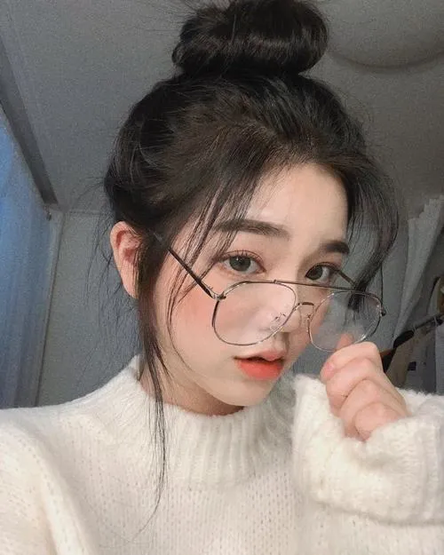 Ảnh đại diện gái xinh hợp dùng lâu không lo bị lỗi thời