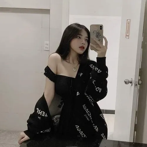 Chân dung gái xinh da sáng tự nhiên với màu ảnh dịu gần gũi