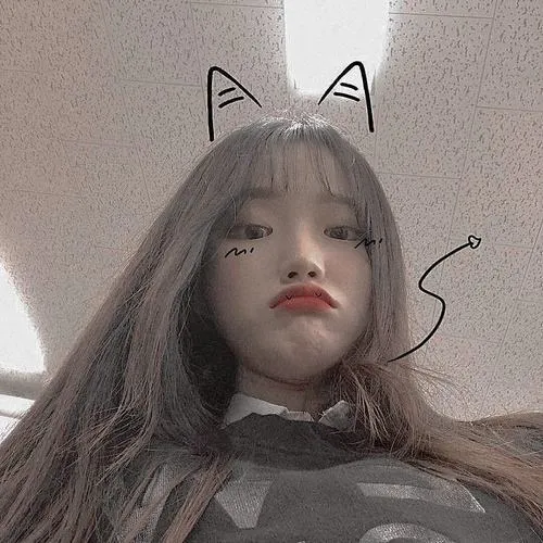 Selfie gái xinh nụ cười nhẹ mang cảm giác gần gũi đời thường