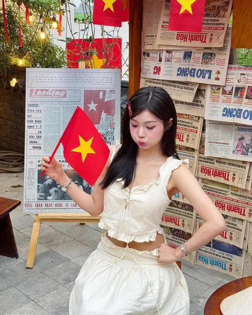 Ảnh profile góc chụp khéo giúp gương mặt gồm mắt cuốn hút