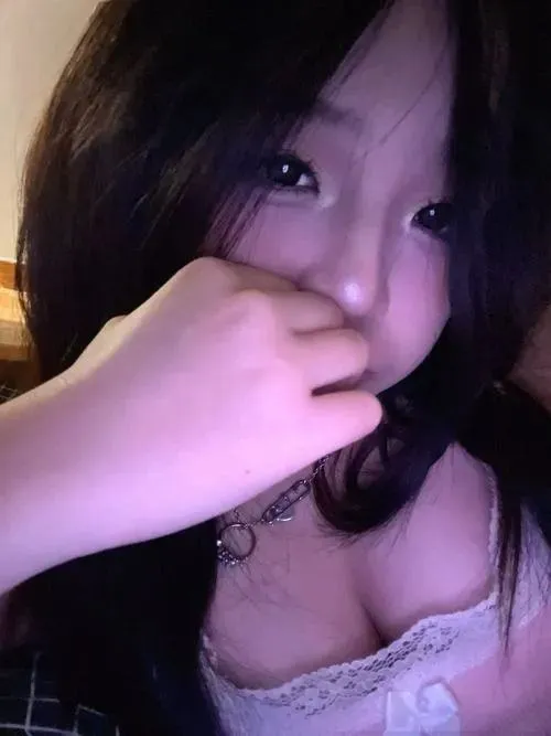 Ảnh avatar gái 2k5 bắt trọn ánh nhìn dịu dàng