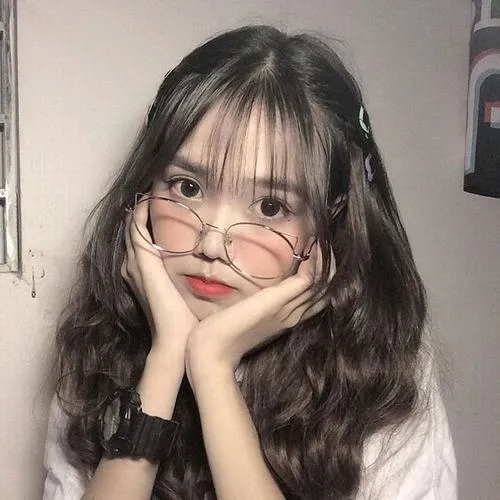 Ảnh avatar bạn nữ tuổi 20 với nụ cười tạo thiện cảm