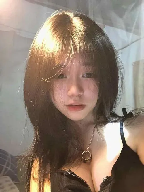 Khung cảnh ảnh gợi sinh viên năm nhất đầy tươi