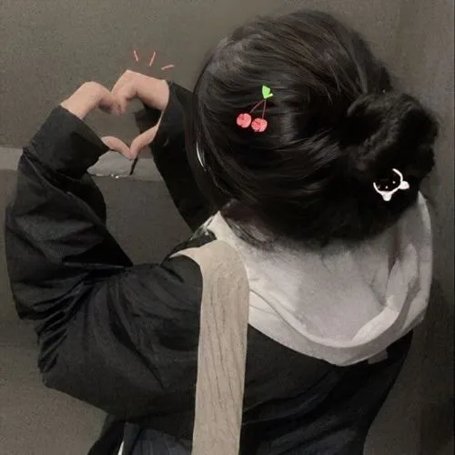 Hình đại diện con gái sinh năm 2005 với make up nhẹ rất tự nhiên