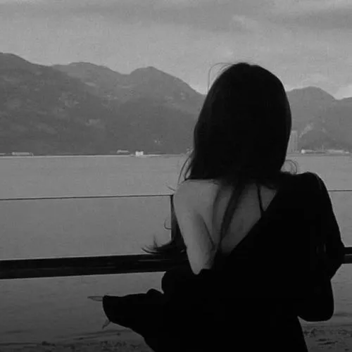 Vibe Minimalism nữ tĩnh khó đoán cảm xúc