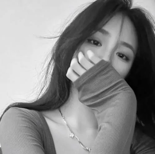 Ảnh avatar nữ lạnh biểu cảm kết nối với thần thái