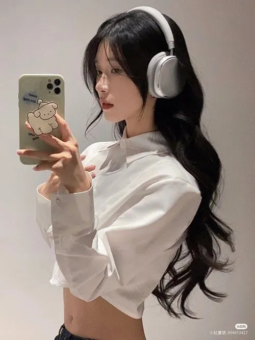 Mắt to tròn làm gái xinh thêm ngây thơ