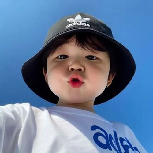 Khoảnh khắc ảnh bé yêu trong veo mang vẻ dịu dàng thuần khiết