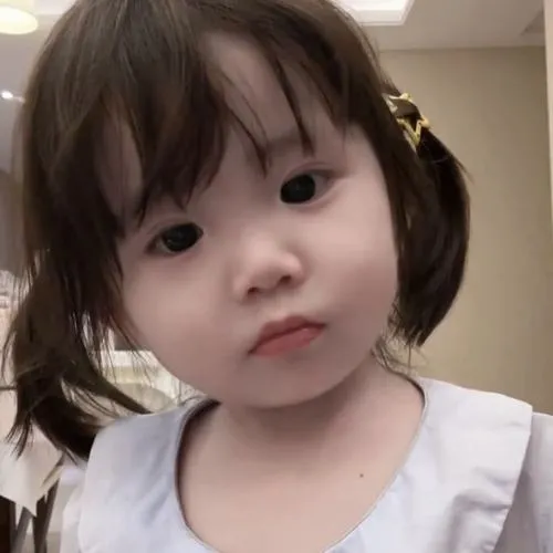 Khoảnh khắc em bé tỏa sáng với vầng hào quang dịu ngọt bình yên