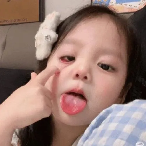 Hào quang mỏng như sương ôm trọn dáng nằm em bé