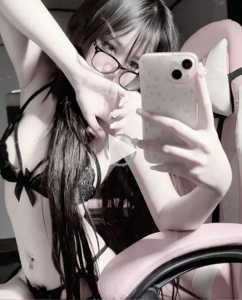 Gái xinh cosplay nhân vật quen mà cảm giác lại rất mới