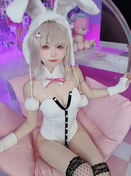 Gái xinh cosplay hentai nhẹ nhàng nhưng đủ làm anh em xao xuyến