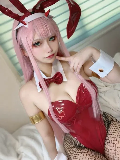 Trang phục fantasy kết hợp cosplay phong cách hentai mơ mộng