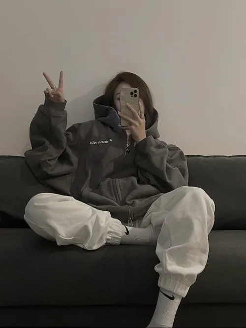 Tay chân thon mang vẻ nhẹ nhàng cute tự nhiên