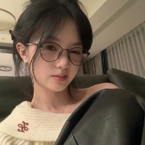 Nụ cười nhẹ nhàng tăng độ cute không gượng đâu