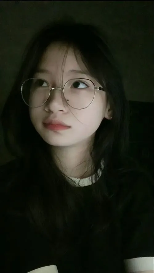 Kính mảnh tạo tinh tế phong cách tối giản