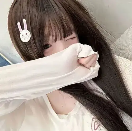 Vẻ gái xinh bí ẩn mang nét dịu dàng khó gọi tên