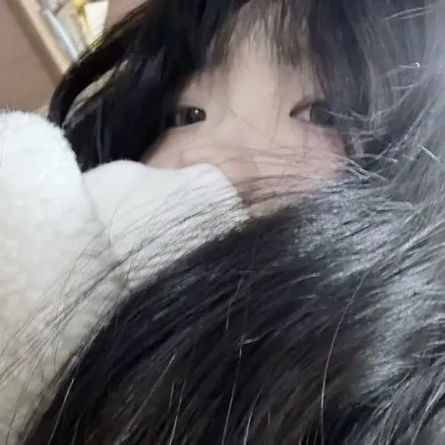 Khoảnh khắc ảnh gái xinh quay lưng gợi nhiều liên tưởng